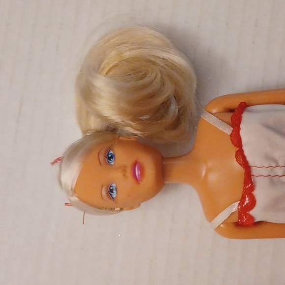 $4 Add-on Blonde Doll With 2 Dresses - Picture 4 of 8